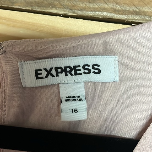 Express size 16 Light Pink Wrap Lightweight Silky with Flutter Sleeves Dress - Picture 2 of 8